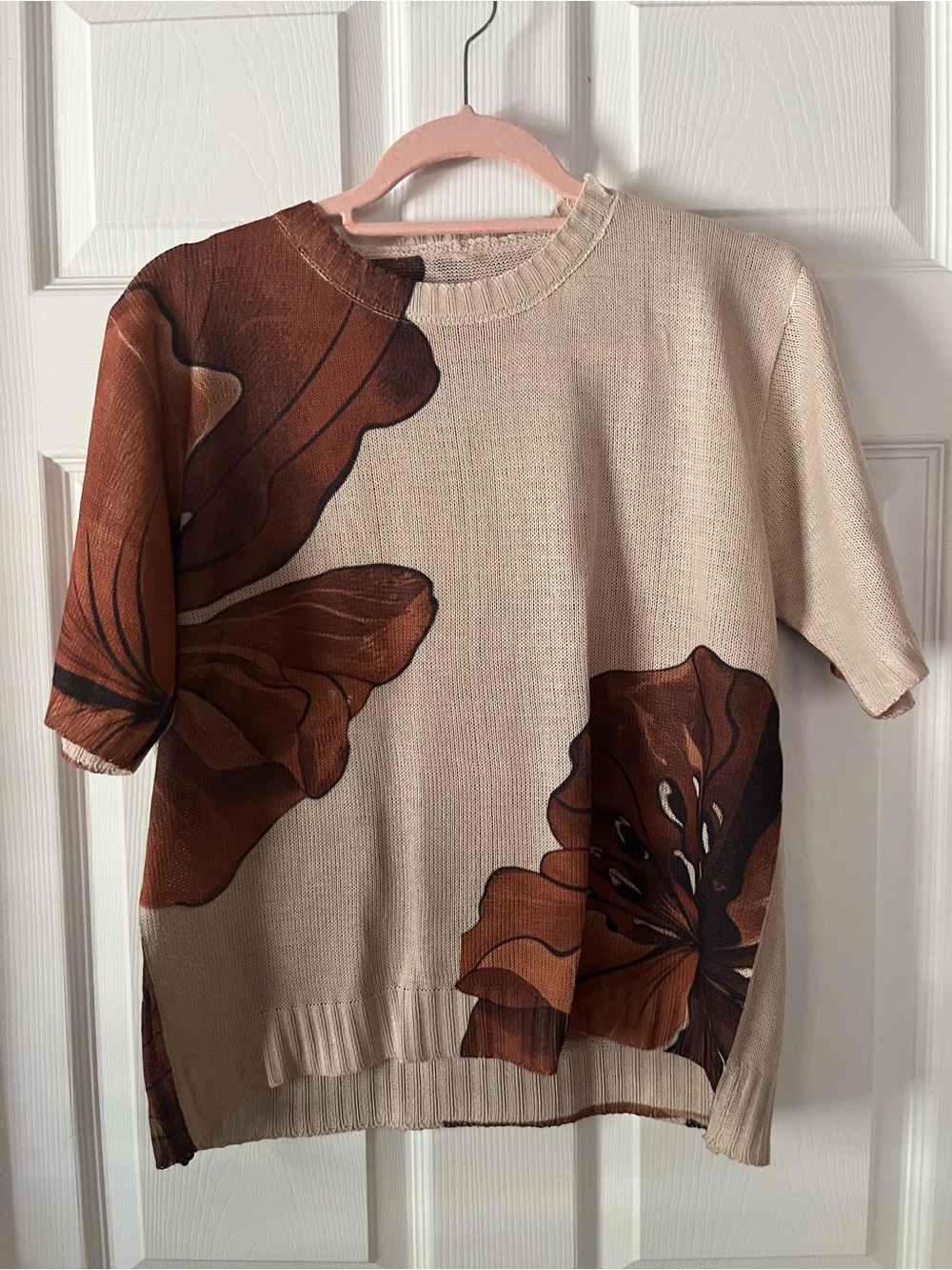 SzM (see desc) Floral Short-Sleeve Linen Light Sweater Top, Brown Tone Blooms